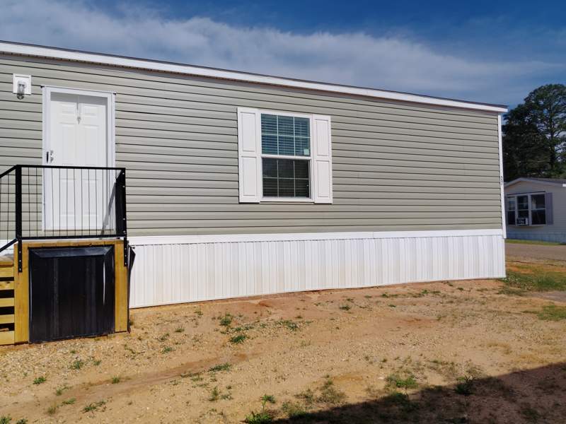 Listing-2409-Photo-b9ff5017-8b39-401e-ab93-63a7904bdcdf.jpg Brand-new 3 bedroom 2 bath home in Hattiesburg, MS