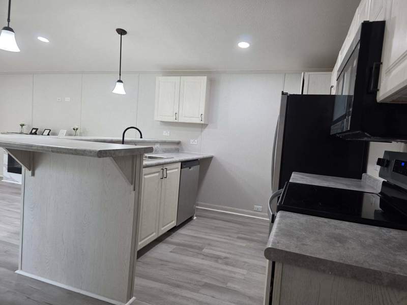 Listing-2425-Photo-e85bc1c3-517d-4e3e-a76a-9c611f3553cd.jpg BRAND-NEW Home Available Now – 3/BR 2/BA