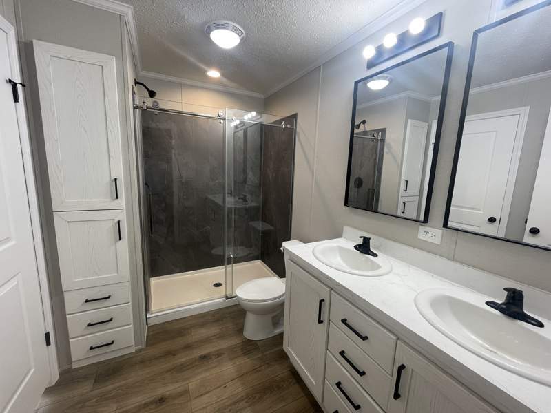 Listing-2745-Photo-d4e01ff8-262b-468f-8ff4-46e9f43795e4.jpg 3-Bed, 2-Bath, and BRAND NEW!