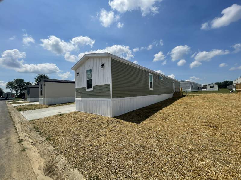 Listing-2745-Photo-dc9ca1ca-9b4d-40c5-b6b7-04ca60d78c2b.jpg 3-Bed, 2-Bath, and BRAND NEW!